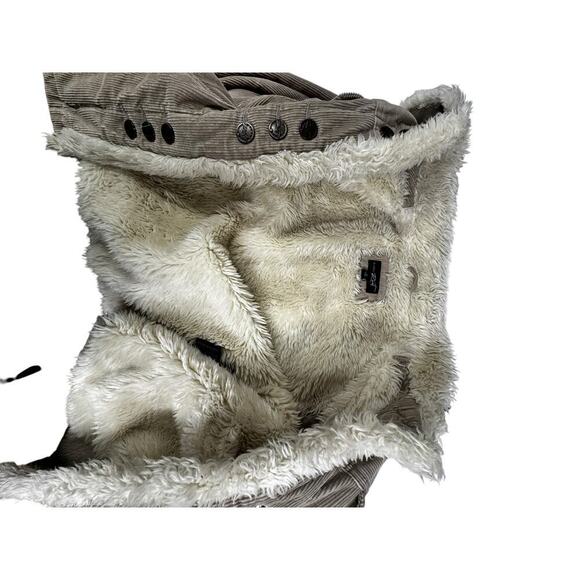 Black Rivet corduroy trucker jacket with a faux fur collar and trim
Size L - Picture 5 of 16